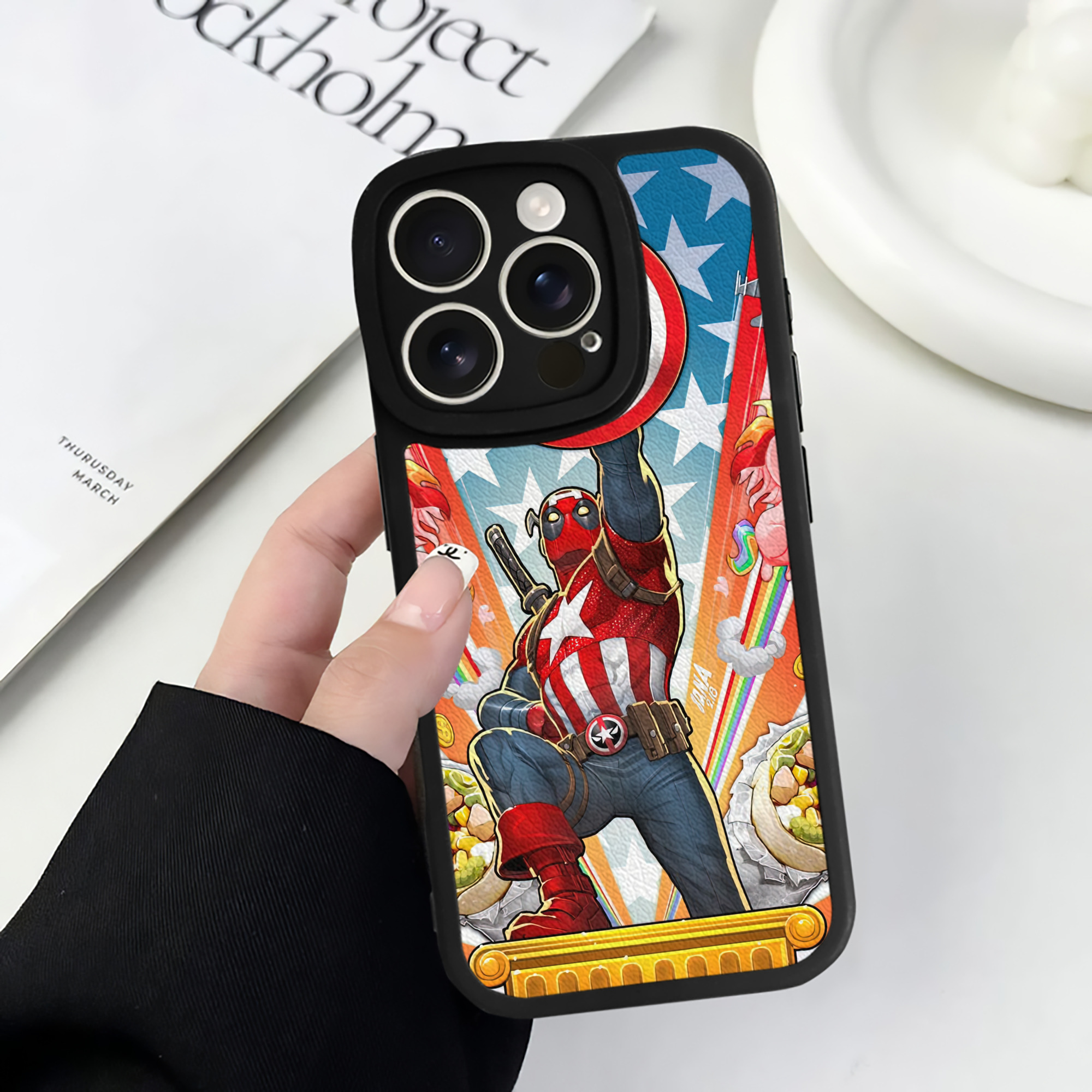 （画像用） Deadpool デッドプール 【iPhone 16シリーズ対応】シリコンスマホケース（レザー調） 材質：シリコン